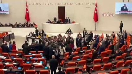 Sözlü tartışma itişmeye dönüştü: Milletvekilleri Genel Kurulu terk etti!