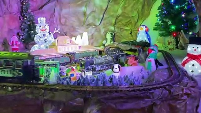 LE CREUSOT : Féerie de Noël au départ des trains du Père Noël