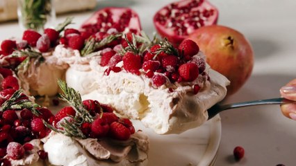 Christmas Wreath Pavlova Will Have You Dancing All Holiday Season