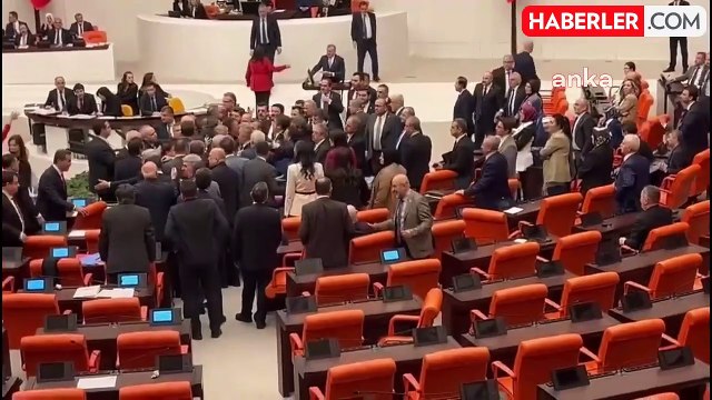 TBMM Genel Kurulu'nda Alkış Tartışması... CHP'li Başarır'dan Ak Parti'ye: Osman Bak'ı Burada Küçük Düşürdünüz, Bir Meksika Dalgası Eksikti