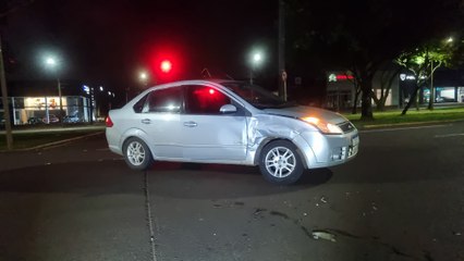 Avenida Brasil: Colisão entre Voyage e Fiesta é registrada