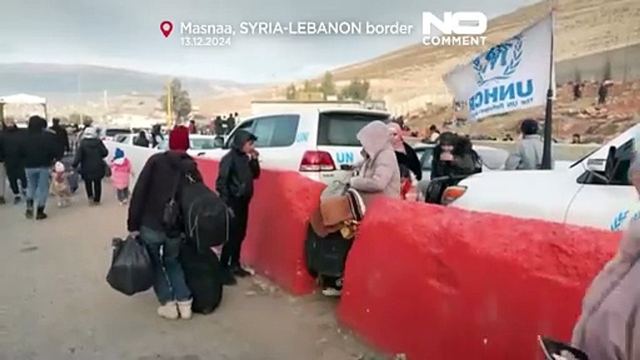 Siriani in fuga verso il Libano dopo la caduta di Assad