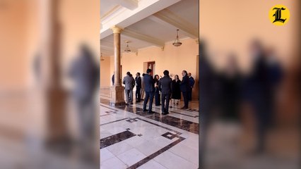 Delegación internacional arriba al Palacio Nacional en vehículo de Contrataciones Públicas