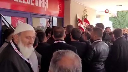 Saadet Partililer tekme tokat birbirine girdi! Yumruklar havada uçuştu