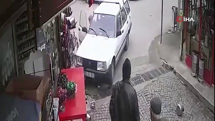 Virajı alamadı yoldan geçen vatandaşa vurdu! O anlar kamerada