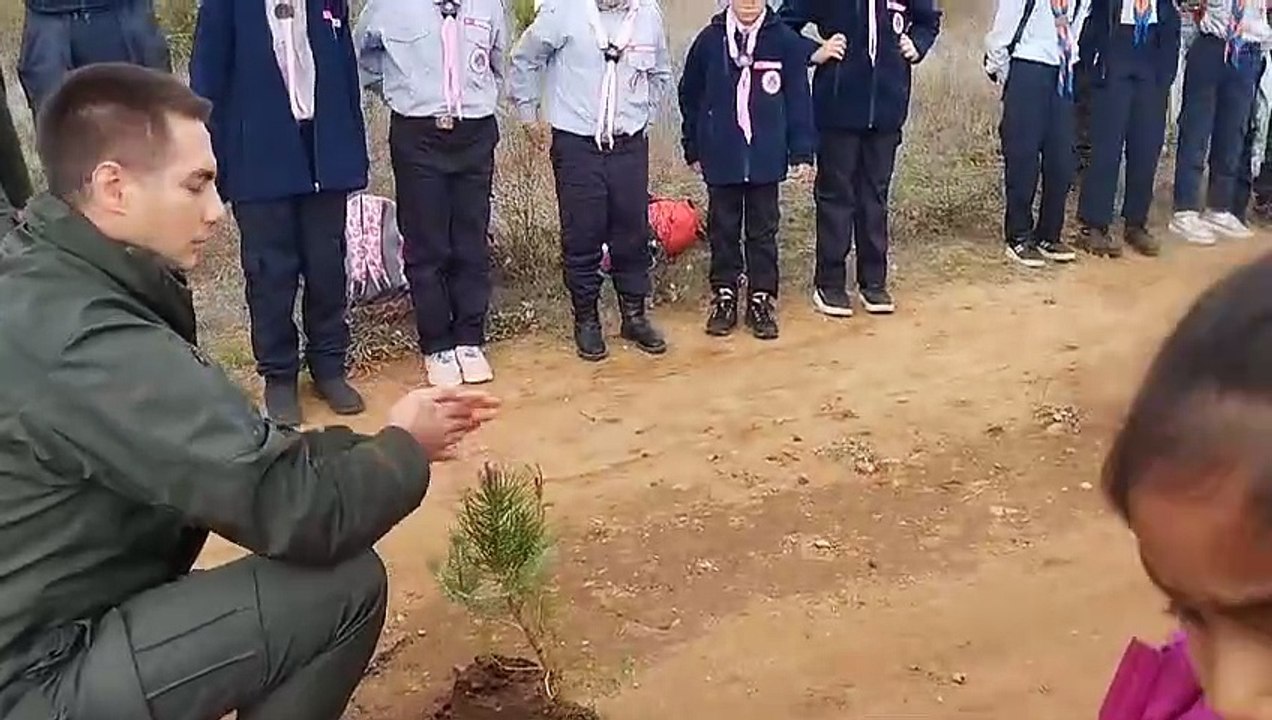 İzciler onlarca fidanı toprakla buluşturdu Toprağa 150 fidan armağan edildi