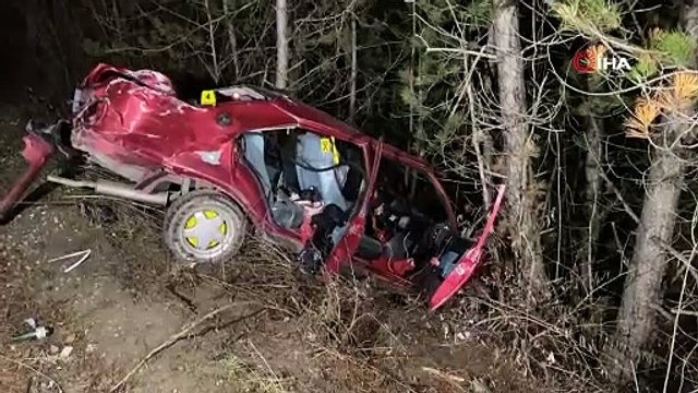 Ağaca çarpan Tofaş hurdaya döndü!