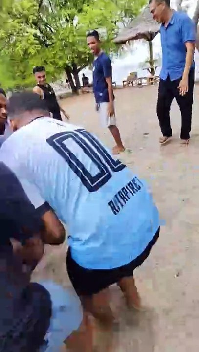 Nyebur aja Mas🤣😂💃