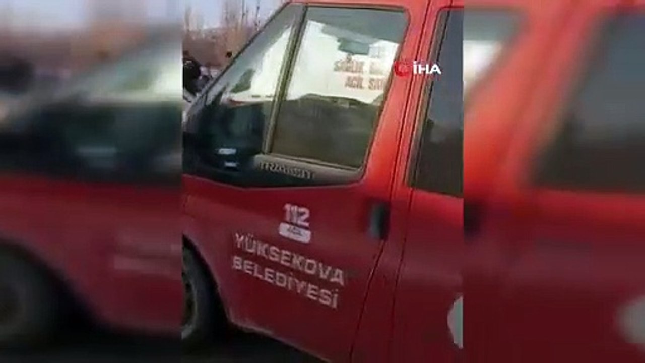 Yüksekova-Şemdinli yolunda trafik kazası! 2 kişi yaralandı
