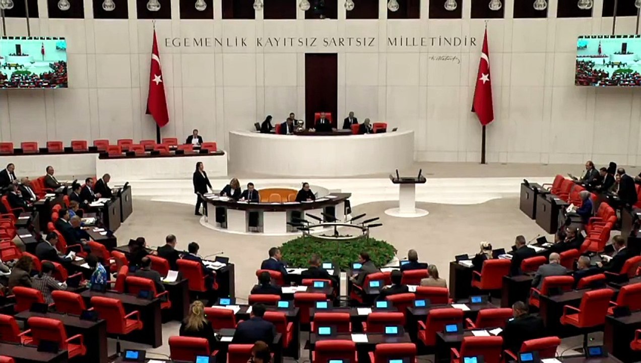 Yücel Arzen Suavi’yi fena hırpaladı! Çav ‘villa’ çav çav çav