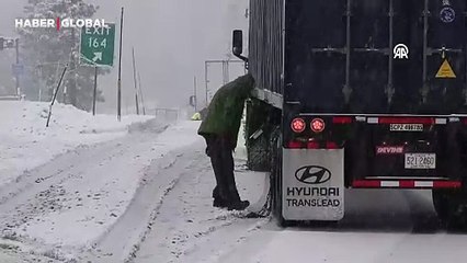 ABD'nin California eyaletinde etkili olan kar fırtınası, trafikte yoğunluk oluşturdu