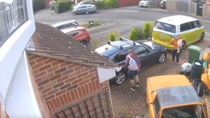 Woman almost breaks into dance out of sheer panic upon encountering spider