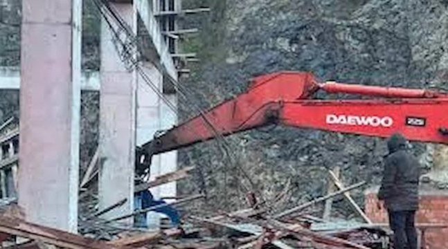 İnşaat iskelesi çöktü: Yaralı işçiler var