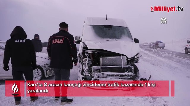 Kars'ta yoğun kar yığışı ve tipi zincirleme kazaya neden oldu!