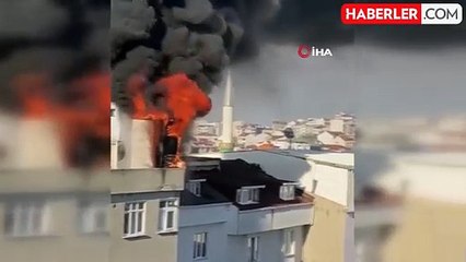 Arnavutköy'de Çatı Yangını Korkuttu
