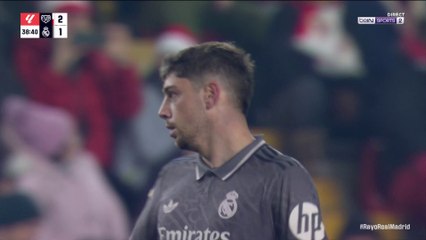 Federico Valverde relance le Real Madrid d'une énorme frappe !