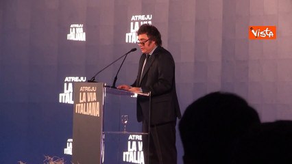 Atreju 2024, Milei saluta la sala con il suo slogan iconico: "Viva la libertad carajo!"