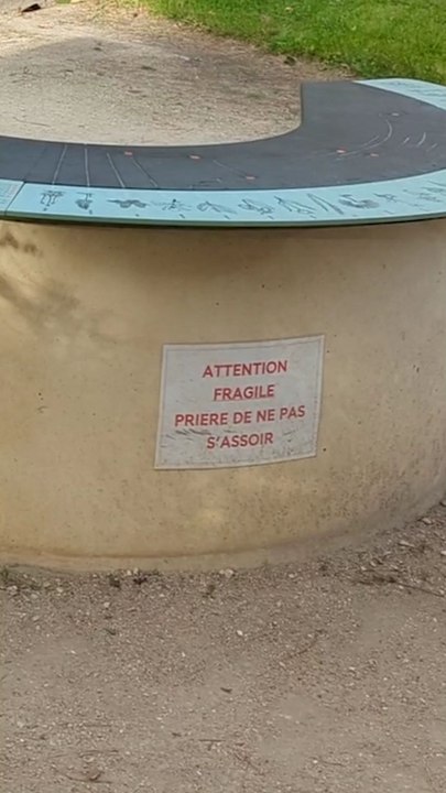 Attention les fragiles... si je vous croise je m'assois sur vous.