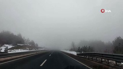 Sürücüler aman dikkat! Yol sisle kaplandı