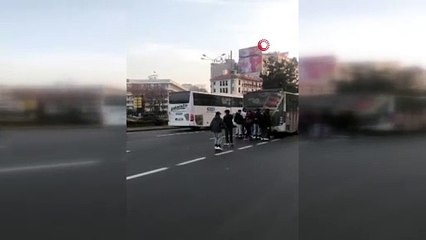 Canlarını hiçe saydılar! Patenli gençler otobüsün arkasına böyle takıldı