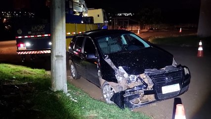 Polo atinge poste e deixa mais de 400 casas sem energia no Floresta; condutor fugiu
