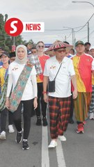 Selangor Sultan graces Larian Kita programme in Sungai Besar