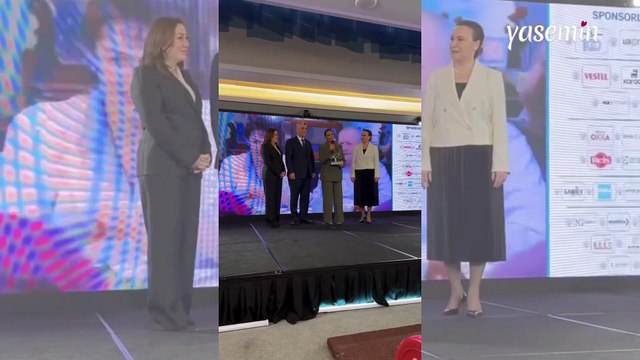 Hülya Avşar'a Zamansız Kadın Ödülü : Ödülü Bakan Bolat'ın elinden aldı