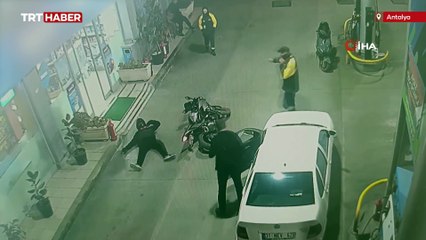 Otomobilin açılan kapısına çarpan motosiklet sürücüsü yaralandı