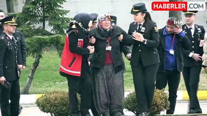 Şehidin 8 Aylık Kızı Nare Lina, Babasının Tabutuna Bakarken Uyuyakaldı