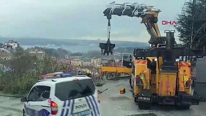 İstanbul- Beykoz'da yokuş aşağı kayan İETT otobüsü evin bahçesine düştü