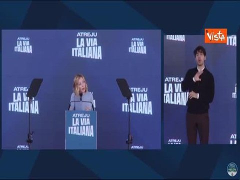 Meloni ad Atreju: A Elly Schlein si inceppa la lingua quando deve dire la parola Stellantis