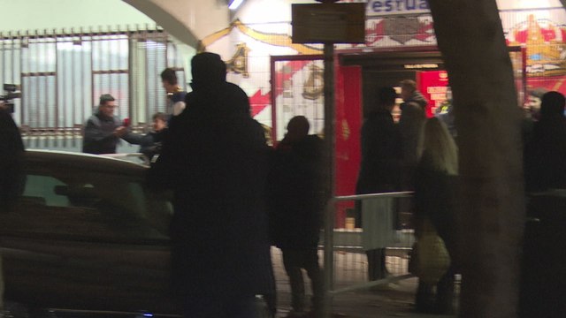 Los jugadores del Real Madrid pararon con los fans en Vallecas