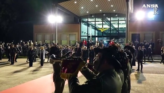 Re Felipe lascia Napoli, la cerimonia di congedo con Mattarella