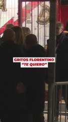 Gritos de "Te quiero" a Florentino a su salida de Vallecas
