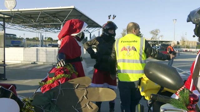 Más de 600 moteros recorren municipios damnificados por la DANA para repartir regalos a niños