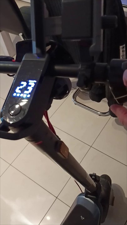 Jeden eScooter automatisch fahren lassen.