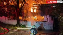 Kocaeli'de Gece Yarısı Çıkan Yangın, İki Katlı Evi Alevlere Teslim Etti