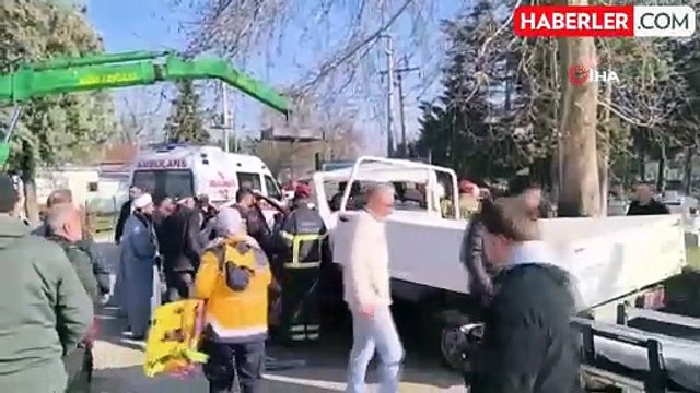 İnegöl'de Otomobil ve Kamyonet Çarpıştı: 3 Yaralı