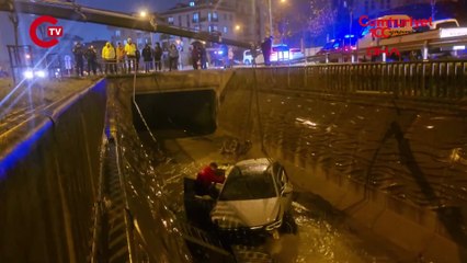 Sultanbeyli’de feci kaza... Bariyere çarpan otomobil dereye uçtu: Yaralılar var!