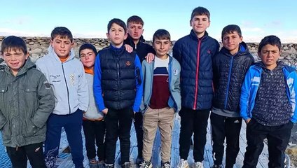 Van Gölü’nde saçları sararan çocukların saç rengi eskiye döndü