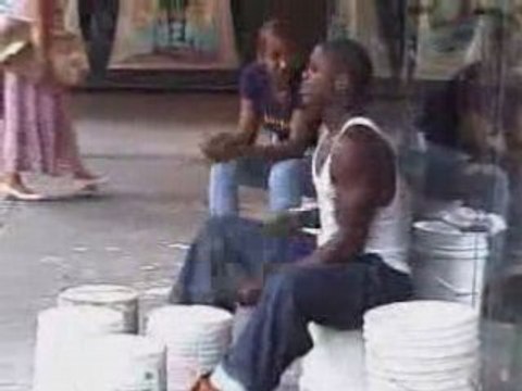 mort de rire Incroyables batteur de rue