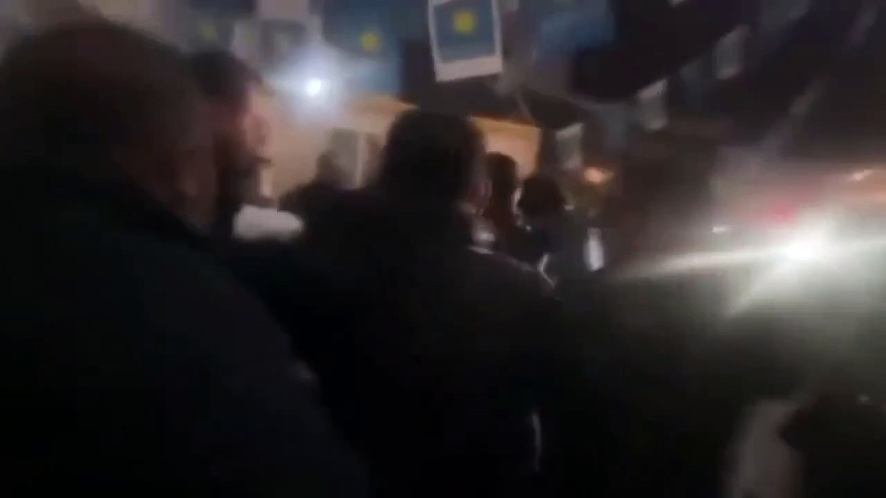 Müsavat Dervişoğlu'nun korumaları gazetecileri darbetti