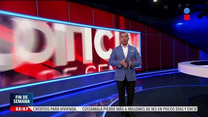 "Santas" recorren las calles de Barcelona, España, en moto