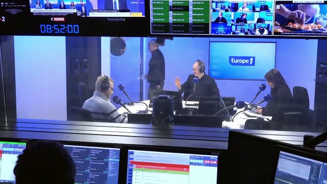 «La magie de Noël» : le zapping politique de la nomination de François Bayrou à Matignon