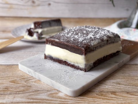 Bizcocho helado de chocolate, postre navideño fácil ¡con dos chocolates!