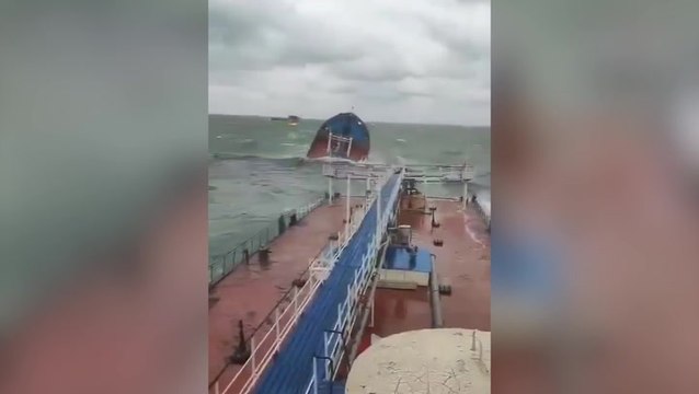 Video: Russian tankers split in two by strong storms in Black Sea