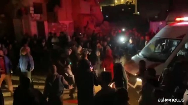 Attacco israeliano contro un rifugio per sfollati a Khan Yunis