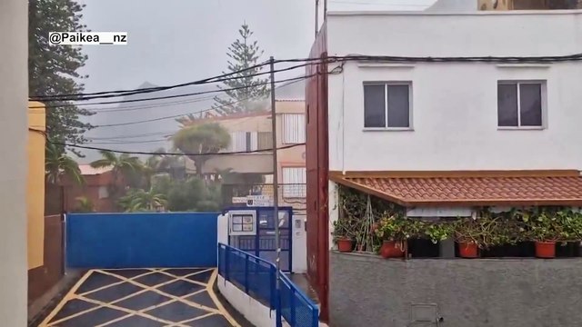 Canarias continúa en alerta por la borrasca Dorothea, con más de un centenar de incidencias