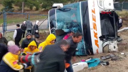 Isparta 'da yolcu otobüsü devrildi