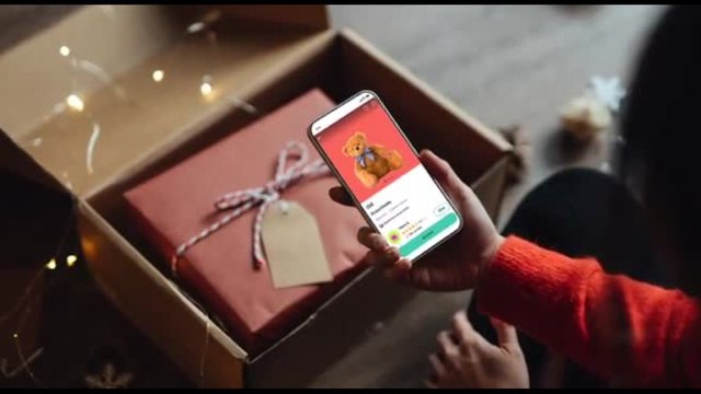 Il 35% degli italiani rivenderà i regali di Natale poco graditi